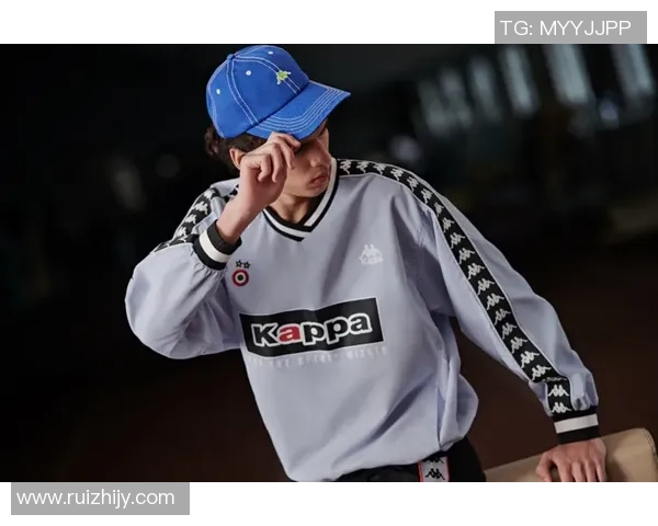 双肩包与足球明星的完美结合探索运动时尚的新潮流与风格